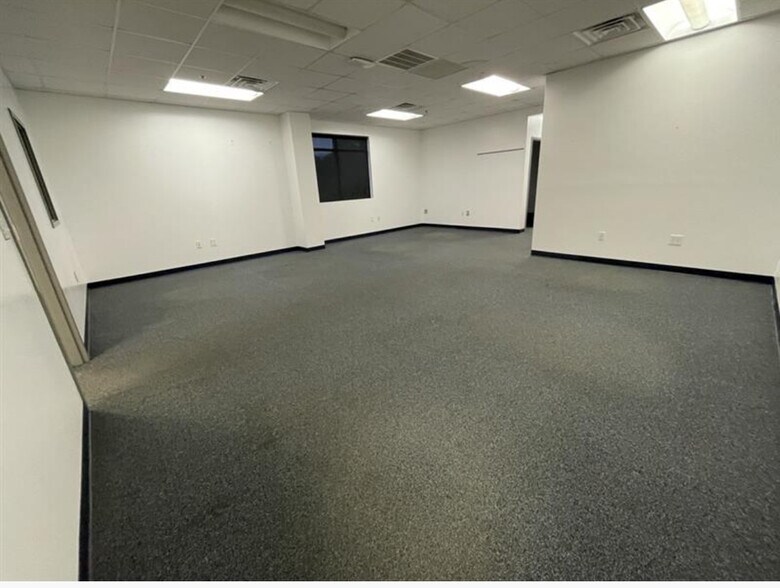 More Photos Of 615 McGee Rd, Anderson Showroom For Lease