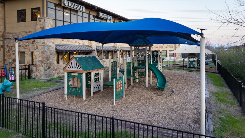 More Photos Of 4308 N Quinlan Park Rd, Austin Storefront Retail Office For Sale