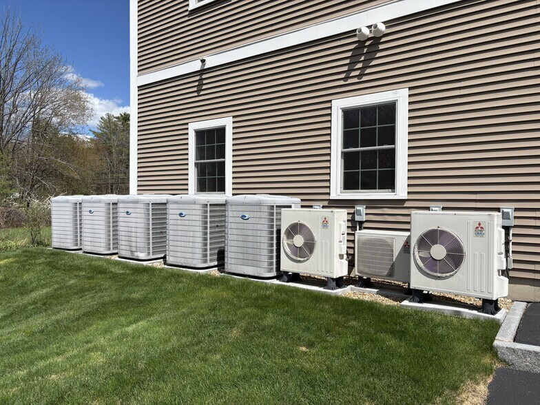 More Photos Of 26 Londonderry Tpke, Hooksett Office For Sale