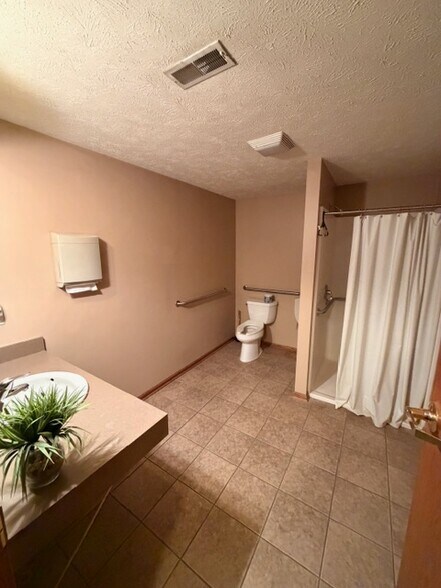 More Photos Of 305 Main St, Firth Bank For Sale