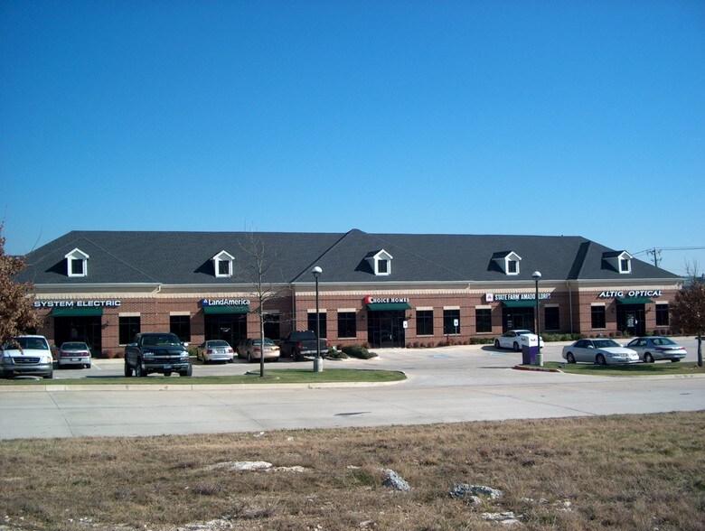 More Photos Of 3345 Western Center Blvd, Fort Worth Office For Lease