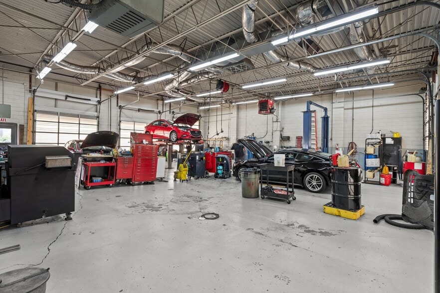 More Photos Of 6425 Glenwood Ave, Raleigh Auto Repair For Sale