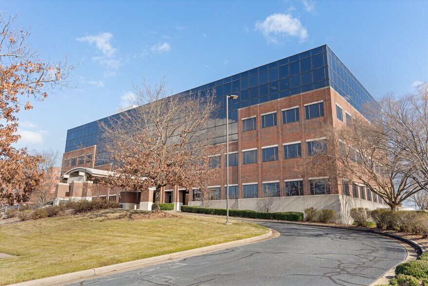 More Photos Of 705 17th St, Columbus Medical For Lease