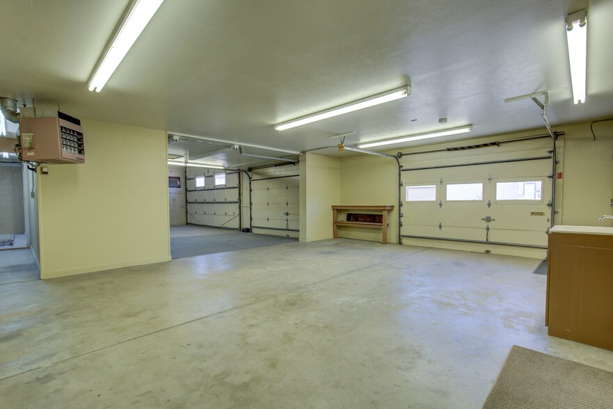 More Photos Of 4520 S Broadway, Englewood Auto Repair For Lease