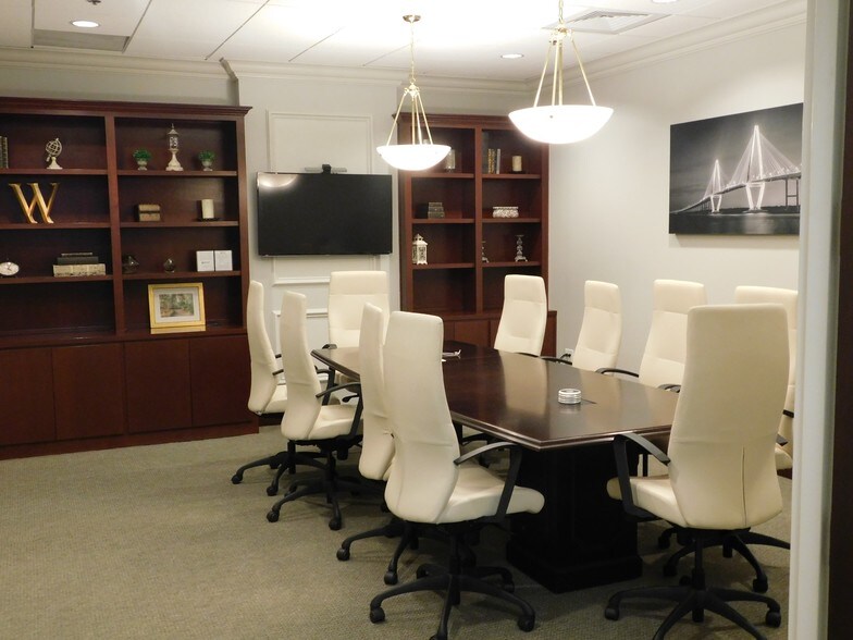 More Photos Of 211 King St, Charleston Office For Lease