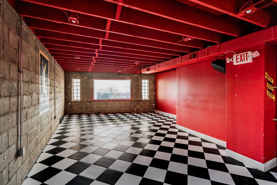 More Photos Of 15421 Mack Ave, Detroit Bar For Sale
