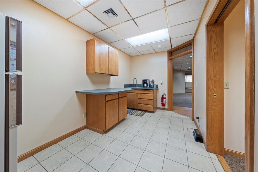 More Photos Of 100 E Broadway Ave, Moses Lake Office For Sale