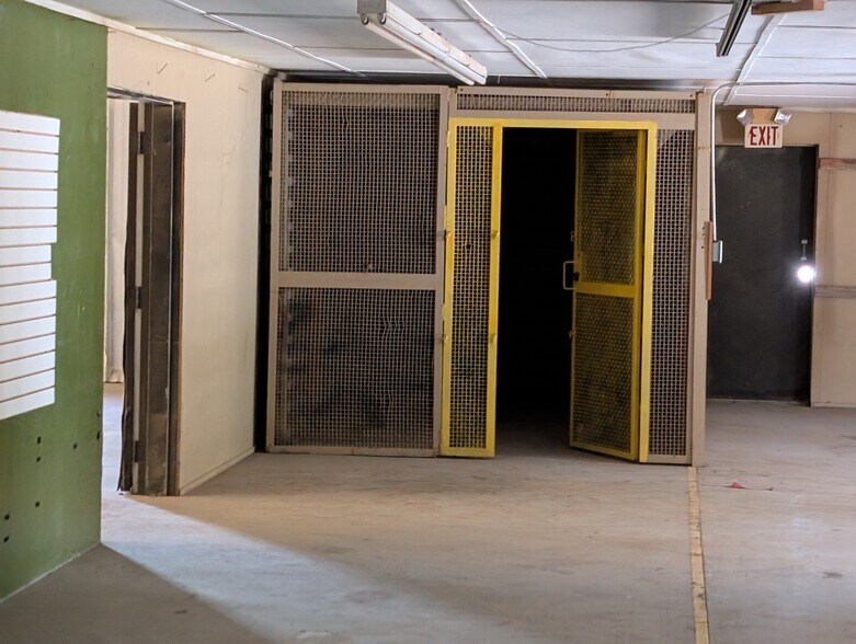 More Photos Of 128 GA-520, Cusseta Warehouse For Lease