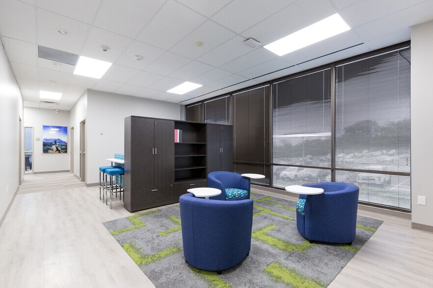 More Photos Of 2001 Beach St, Fort Worth Office For Lease