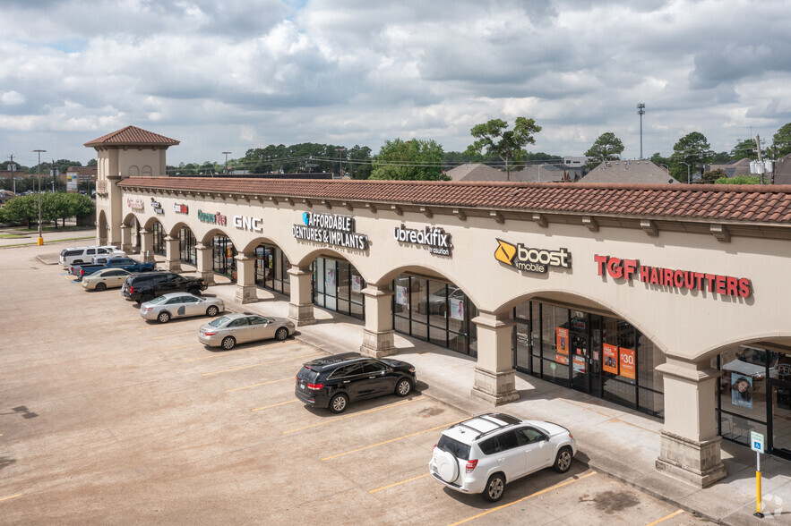 Primary Photo Of 5805 E Sam Houston Pky N, Houston Freestanding For Lease