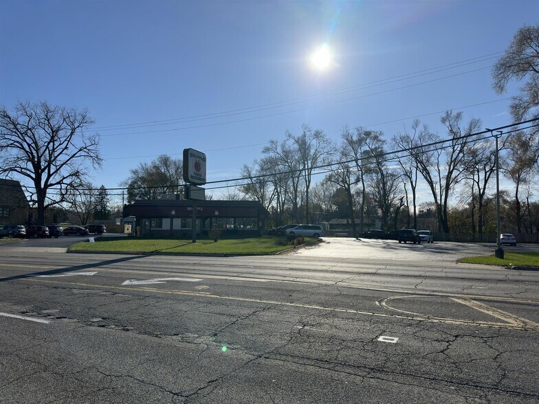 More Photos Of 1427 W Galena Ave, Freeport Freestanding For Sale