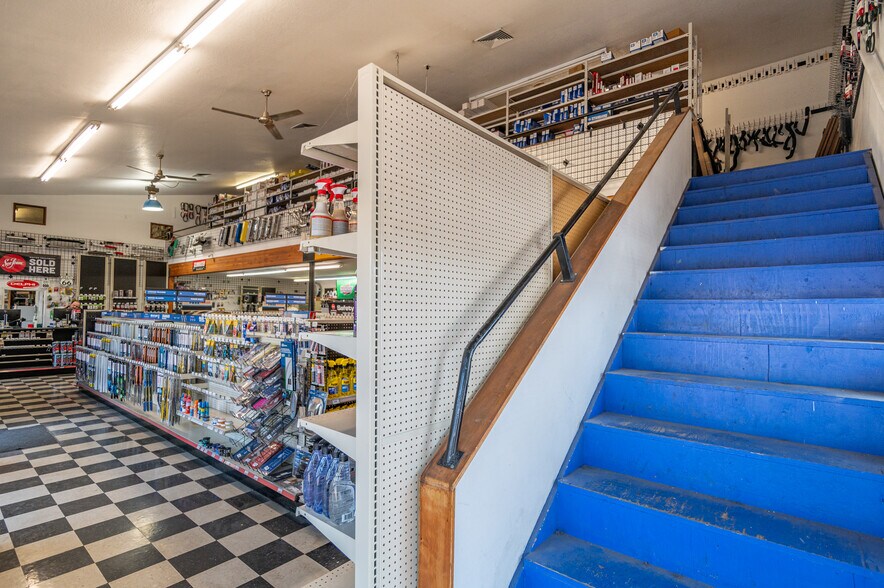 More Photos Of , Redmond General Retail For Sale