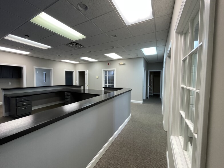 More Photos Of 100 Colony Park Dr, Cumming Bank For Lease