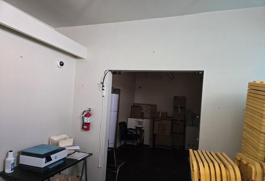 More Photos Of 14000 Ventura Blvd, Sherman Oaks Freestanding For Sale