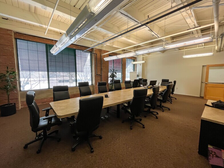 More Photos Of 1457 E 40th St, Cleveland Showroom For Lease