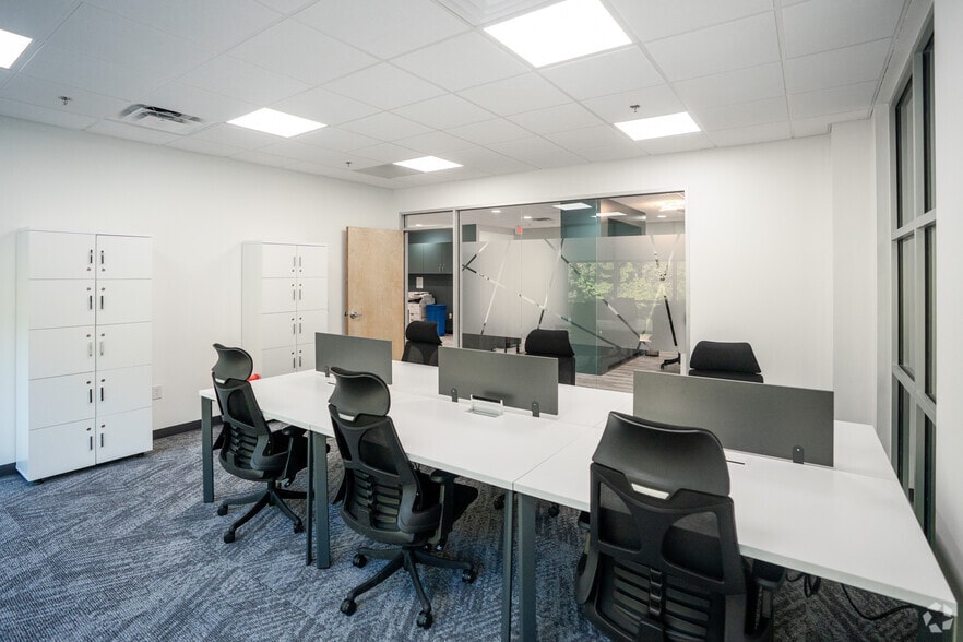 More Photos Of 3300 Gateway Centre Blvd, Morrisville Research And Development For Lease