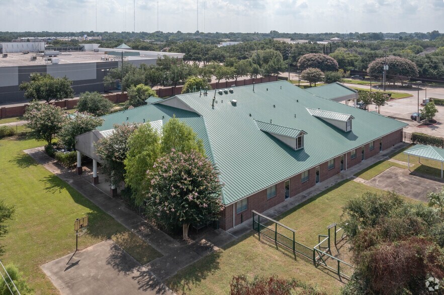 More Photos Of 20417 S University Blvd, Missouri City Schools For Lease