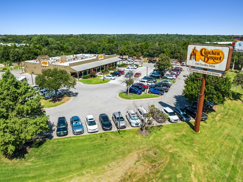 More Photos Of 4901 NE 122nd St, Edmond Restaurant For Sale