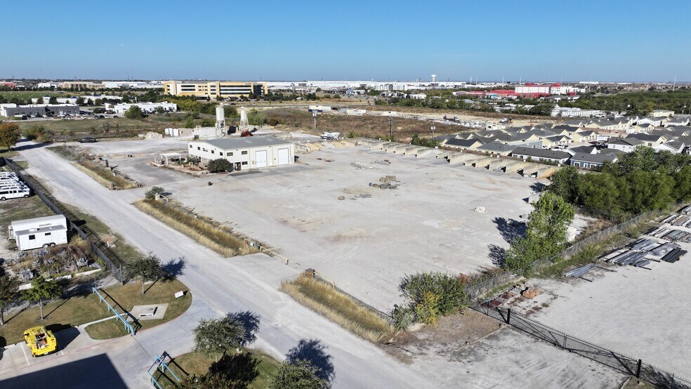 More Photos Of 2725 Prestige Rd, Fort Worth Warehouse For Lease