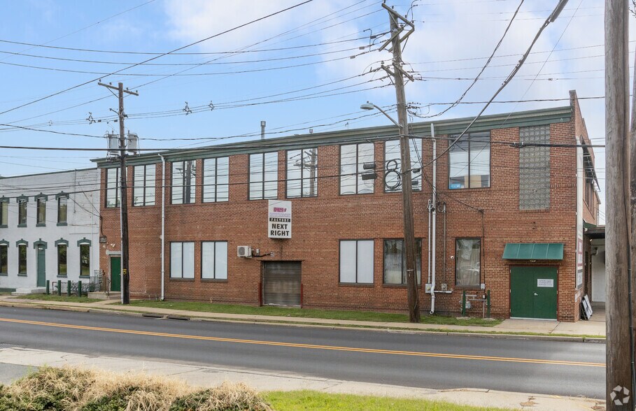 More Photos Of 200 Whitehead Rd, Hamilton Light Distribution For Lease