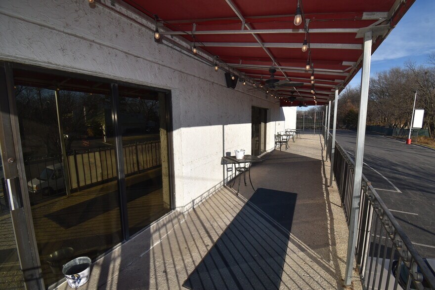 More Photos Of 330 E 135th St, Kansas City Restaurant For Sale