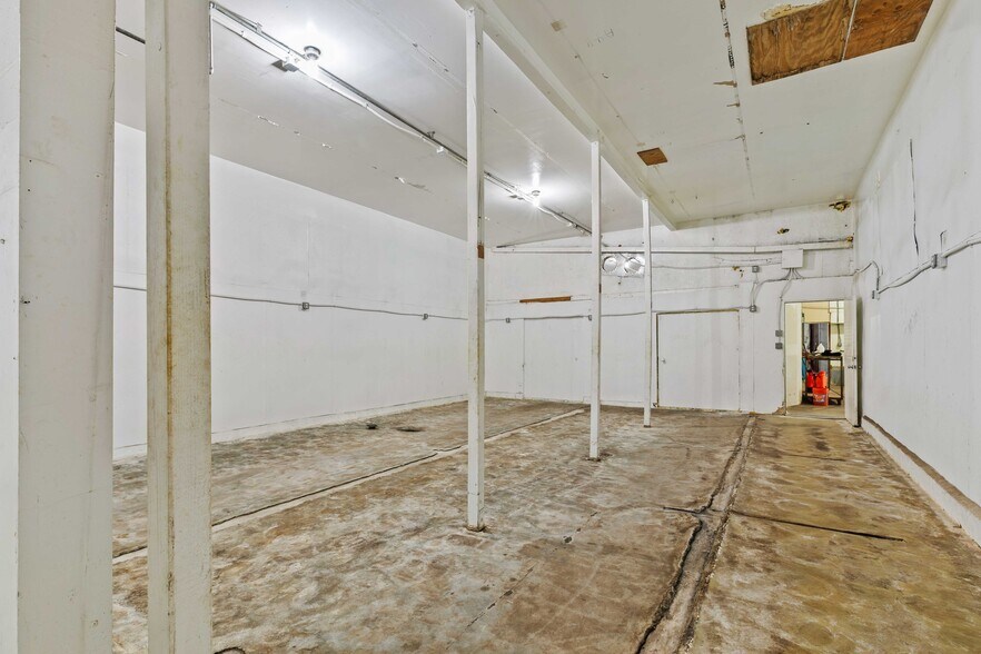 More Photos Of 6835 Tujunga Ave, North Hollywood Warehouse For Sale