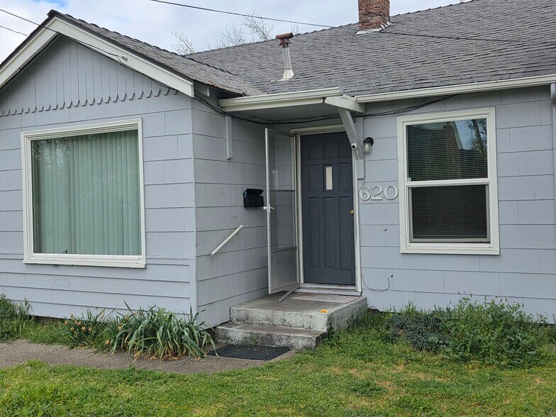 More Photos Of 618 SE M St, Grants Pass Multifamily For Sale
