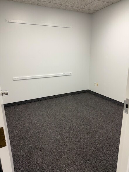 More Photos Of 565 Green Ln, Union Township Distribution For Lease