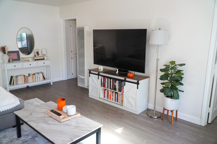 More Photos Of 736-746 E Ave, Coronado Apartments For Sale