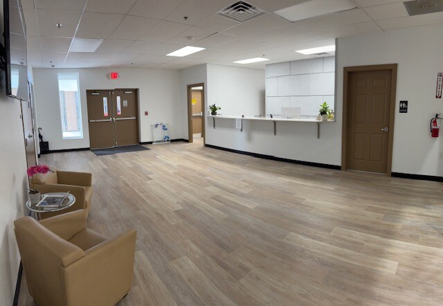 More Photos Of 1991-1993 Industrial Dr, Deland Office For Sale