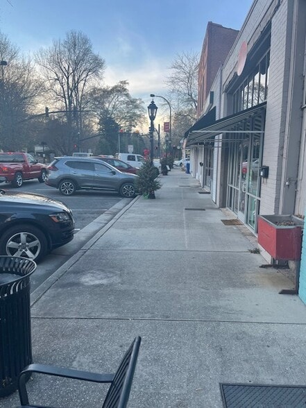 More Photos Of 115 Gordon St, Chickamauga Storefront For Sale