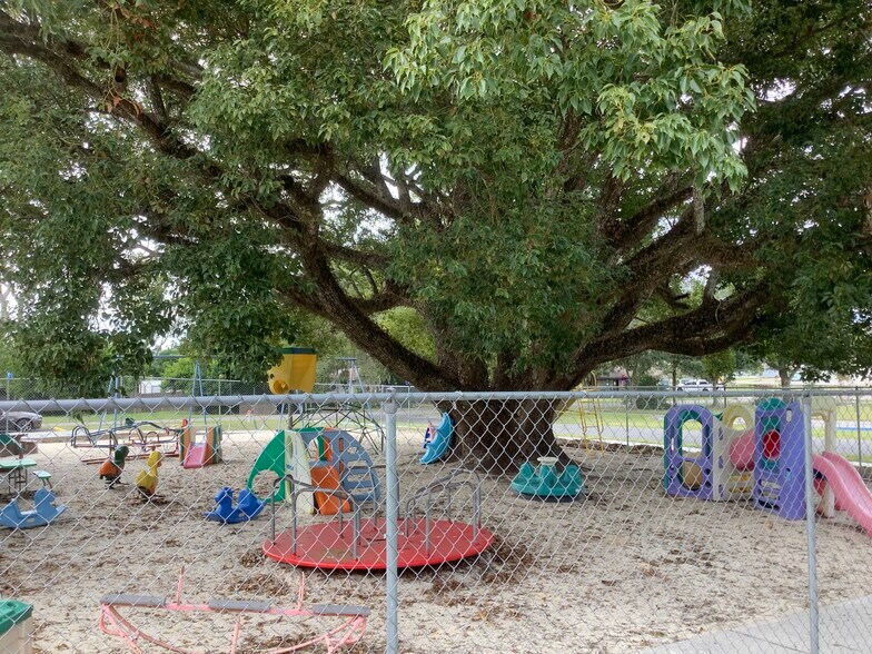 More Photos Of 5814 8th St, Zephyrhills Specialty For Sale