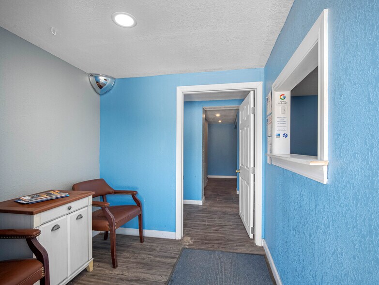 More Photos Of 16299 Cortez Blvd, Brooksville Service For Sale