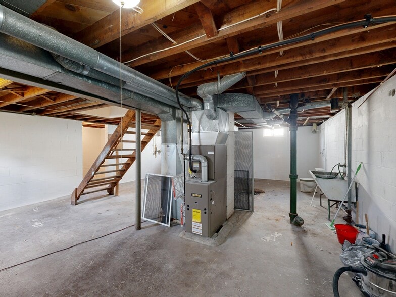More Photos Of 1213 W 38th St, Erie Office Residential For Sale