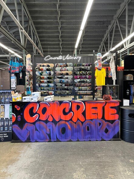 More Photos Of 3030 E Pacific Coast Hwy, Long Beach Showroom For Lease