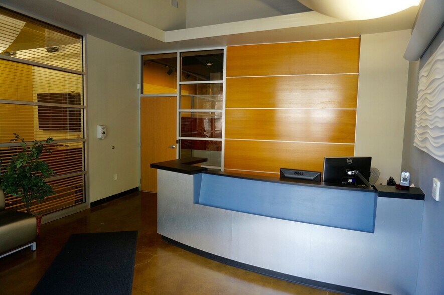 More Photos Of 333 S Jefferson St, Springfield Office For Lease