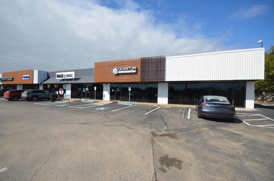 More Photos Of 2800 S IH-35, Austin Medical For Sale