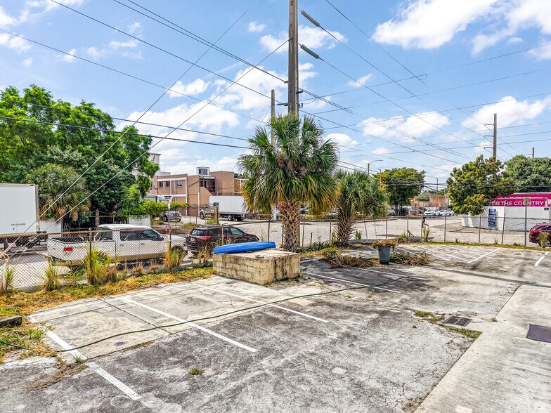 More Photos Of 775 NW 21st St, Miami Service For Sale