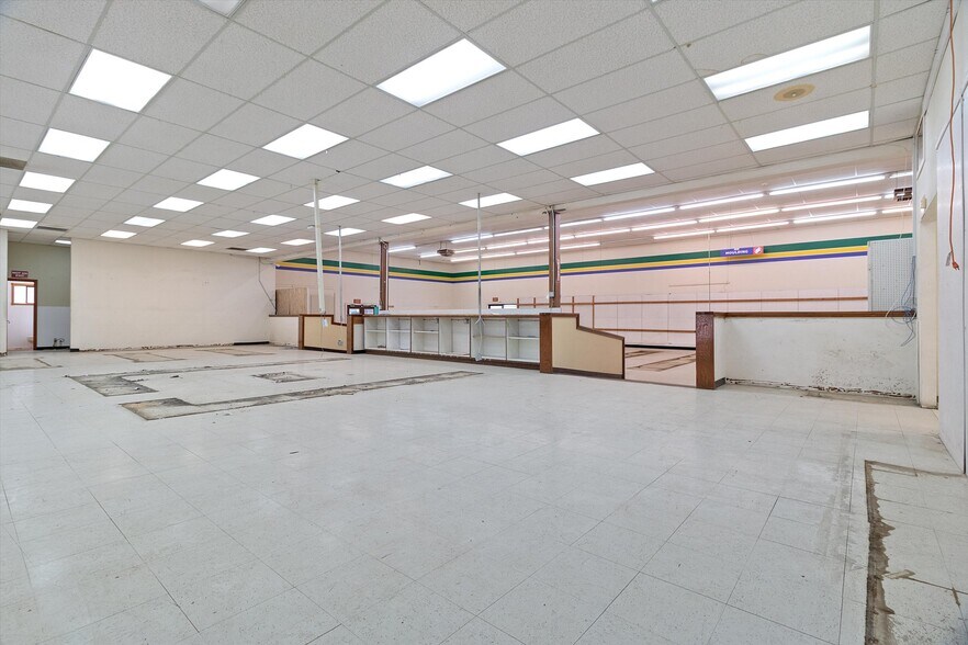 More Photos Of 6305 SW Highway 101, Lincoln City Warehouse For Sale