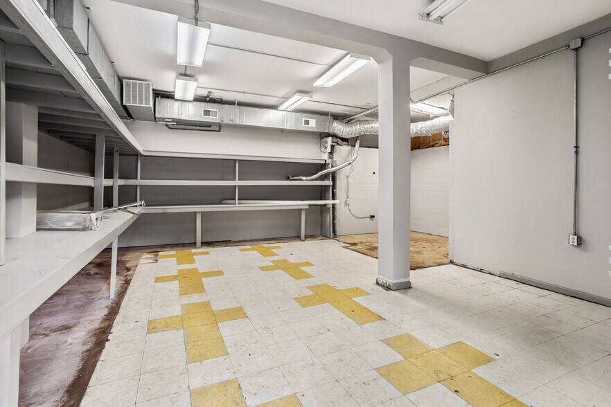 More Photos Of 101 W Laurel Ave, Damascus General Retail For Sale