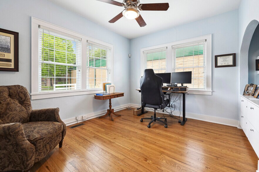 More Photos Of 355 N College Ave, Fayetteville Office Residential For Lease