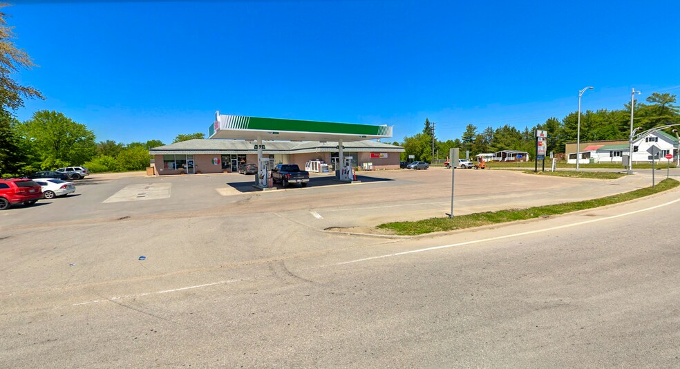 More Photos Of 175 Ch De La Chute, Mansfield-et-Pontefract Service Station For Sale
