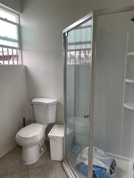 More Photos Of 4606-4620 W Jefferson Blvd, Los Angeles Warehouse For Lease