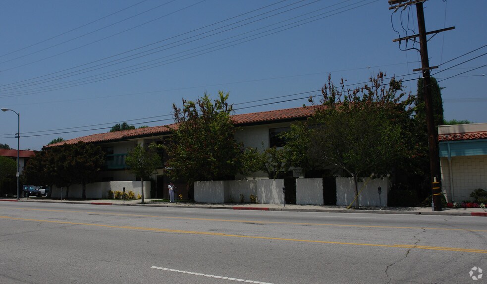 More Photos Of 23111 Ventura Blvd, Woodland Hills Medical For Lease