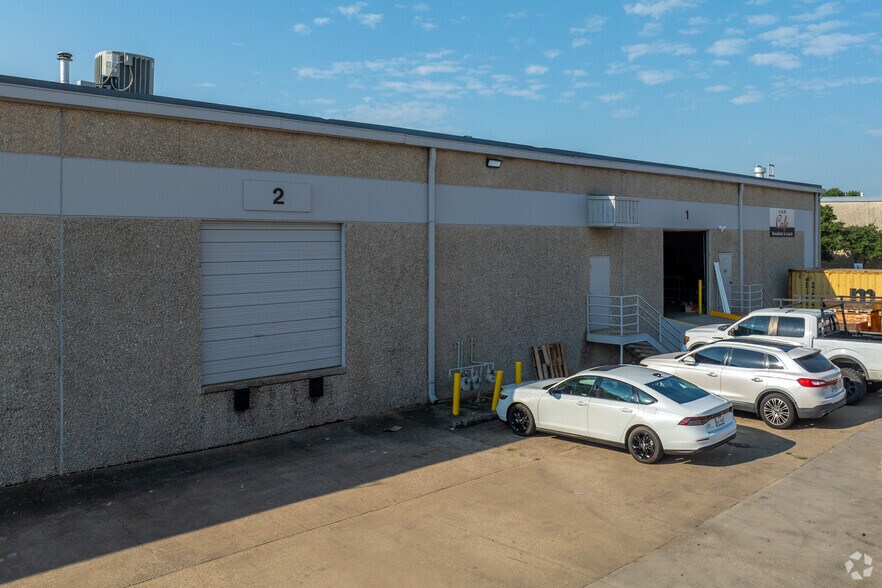 More Photos Of 1213 W Carrier Pky, Grand Prairie Unknown For Lease