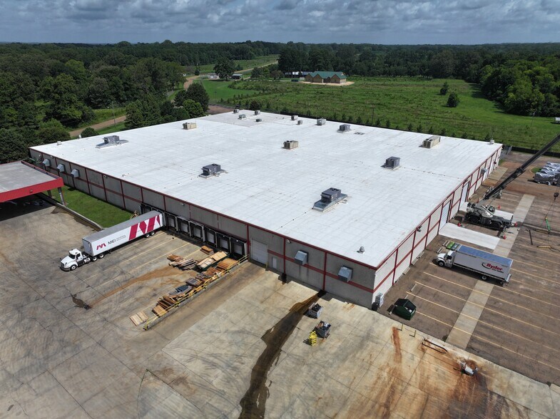 More Photos Of 190 NW Industrial Pky, Jackson Manufacturing For Sale