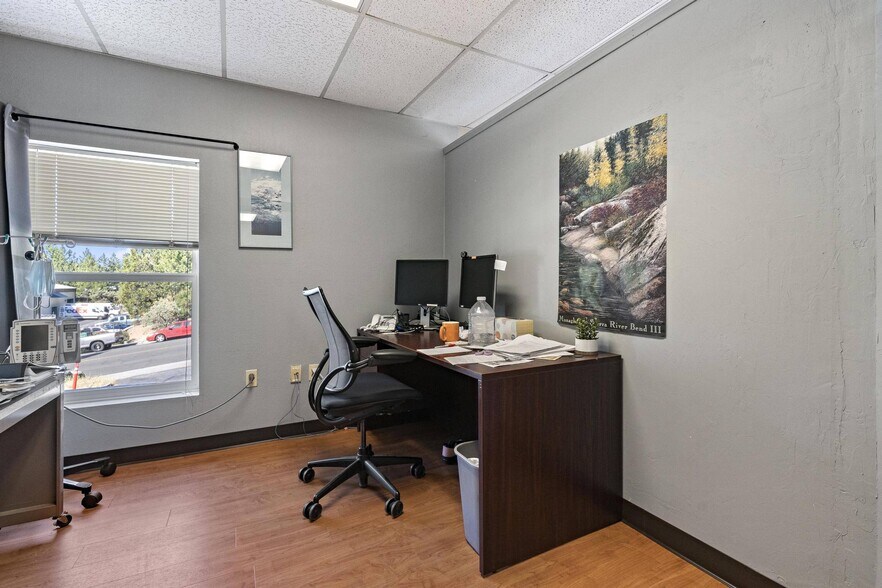 More Photos Of 110 Spring Hill Dr, Grass Valley Manufacturing For Sale