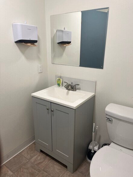 More Photos Of 16115 Valerio St, Van Nuys Warehouse For Lease