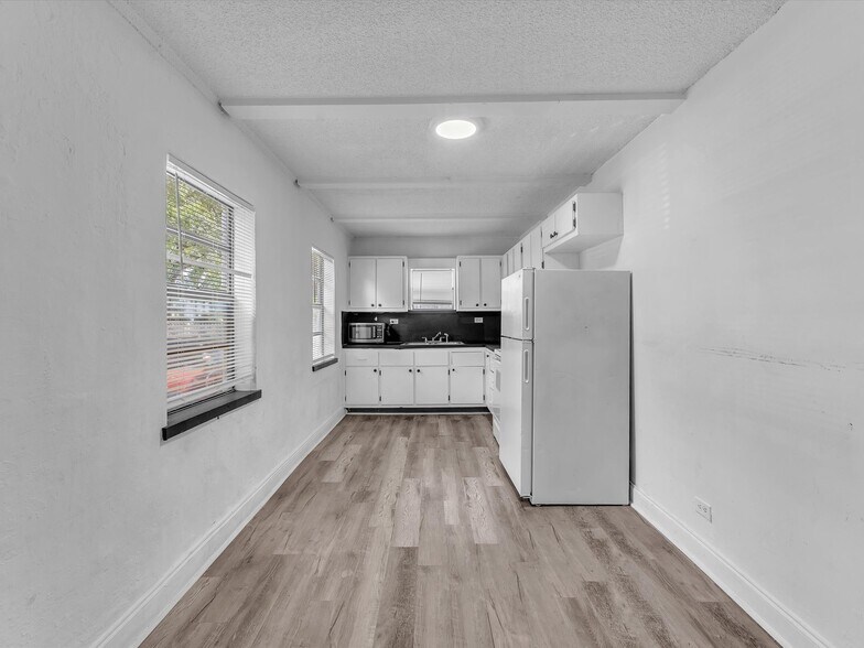 More Photos Of 1932 Dewey St, Hollywood Land For Sale