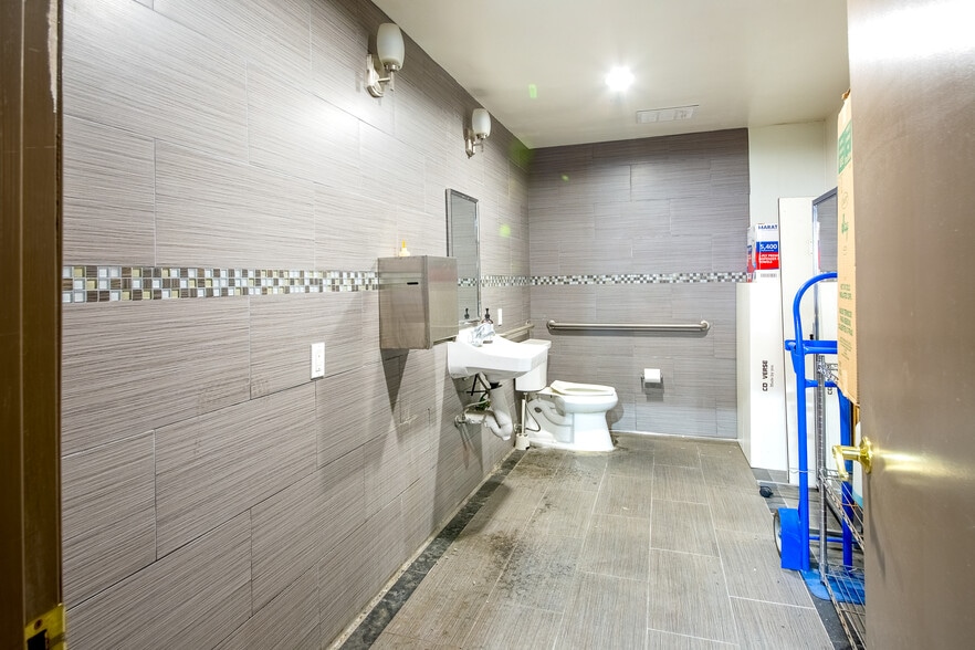 More Photos Of 333 S Brookhurst Rd, Fullerton Freestanding For Sale